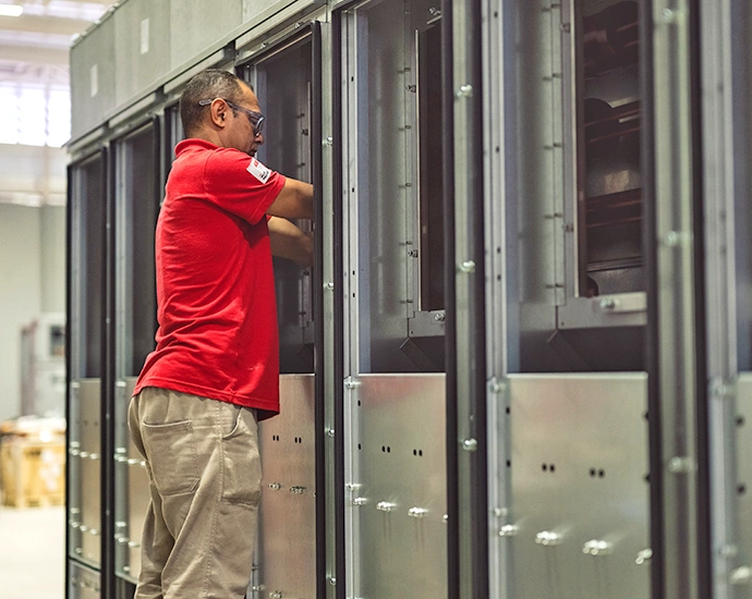 Cubículos e Painéis Elétricos